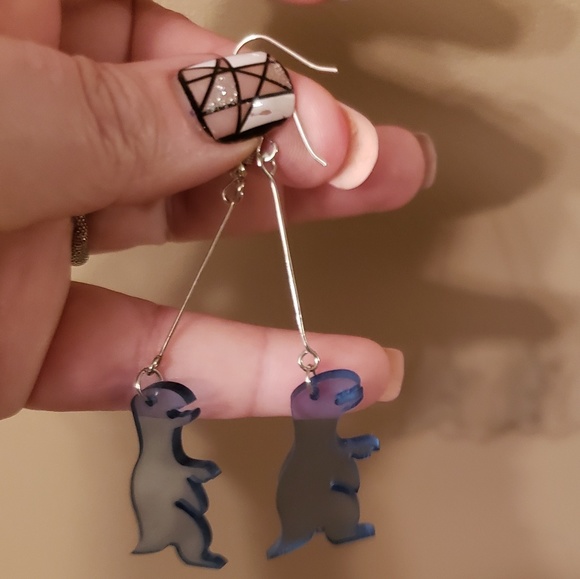 ♦️SUPER cute! FUN Dinosaur Rex acrylic earrings - Picture 2 of 3